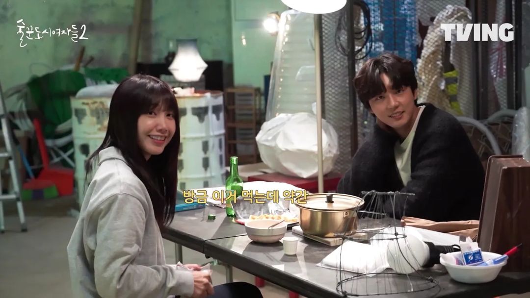 edsiyoon's tweet photo. These two are so cute!! They have such great chemistry together!💑💞
#Siyun X #Eunji #WoojooJigoo 🪐🌎✨❤️‍🔥🥰💖

#윤시윤 #YunSiYun #yoonsiyoon #yoonshiyoon #MrNicePaper #종이씨 #HanWooJoo #한우주
#술꾼도시여자들2
#WorkLaterDrinkNow2 #TheKingOfVersatility #LoudAndProudFanOfYSY🙋‍♀️ https://t.co/Jmz5kfotpB