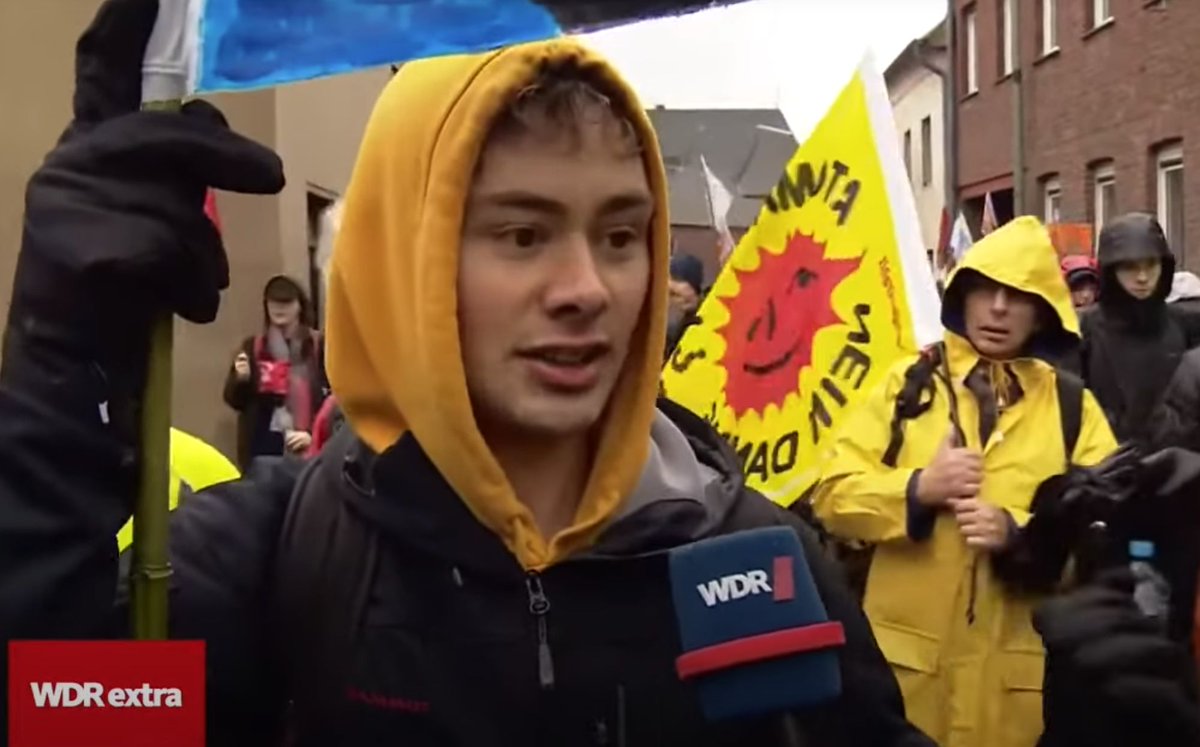 MayaPosch's tweet photo. Anti-brown coal demonstration today in Germany, and people are walking around with 'Atomkraft, Nein Danke' (Nuclear power, no thanks) banners.

The irony is just too painful at this point. https://t.co/49I18udAut