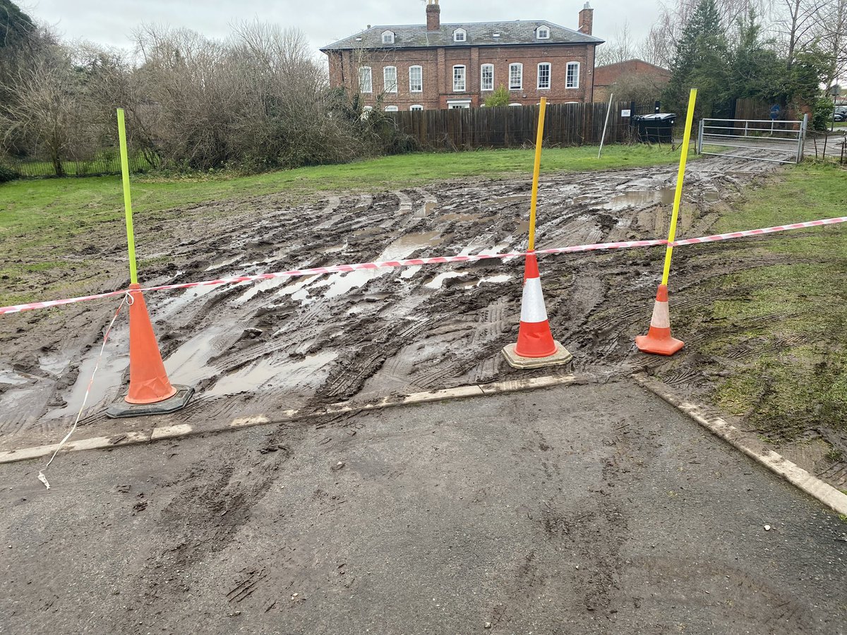 Westfieldsfc1's tweet photo. You cant park there👇🏽#Mudpath Extended carpark
@HerefordshireFA @FootballFoundtn https://t.co/CEt89hbeYz