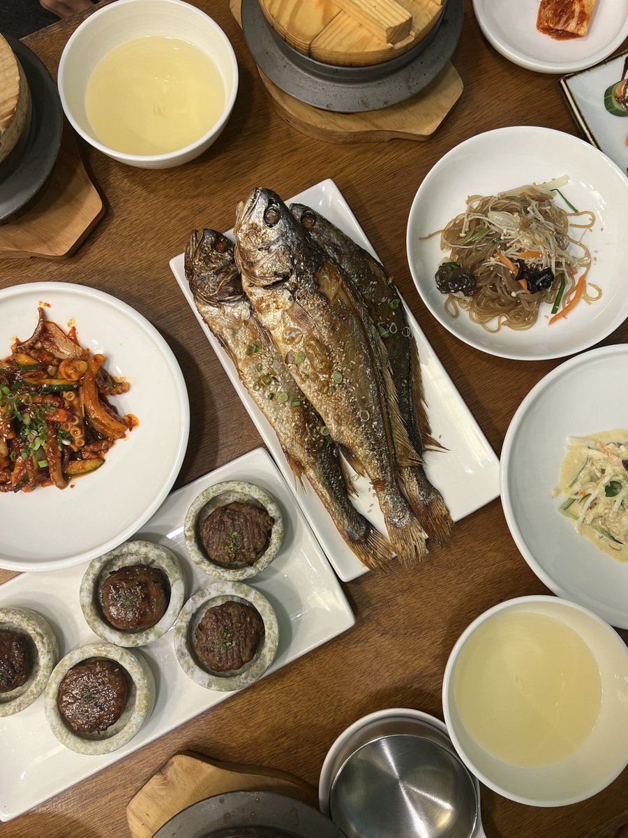 jhvely24's tweet photo. 아빠 왜 벌써 환갑이 되어버린걸까 힝 https://t.co/InETe463Sx