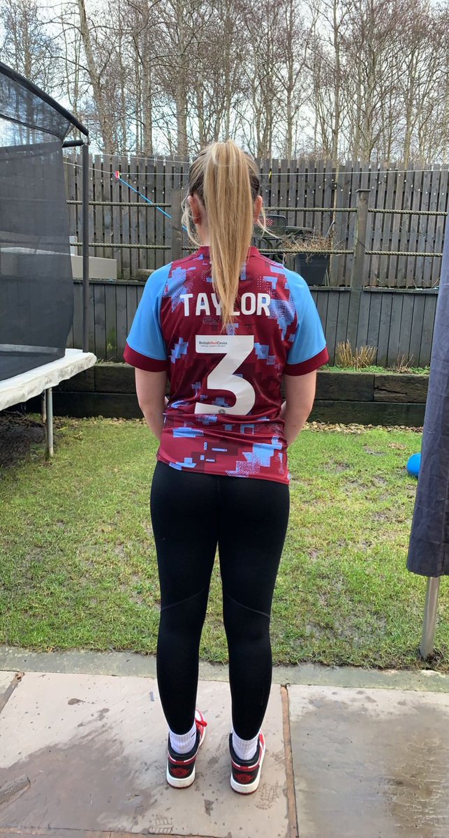 jamurf71's tweet photo. Happy 17th birthday Ellie-Jo! New shirt day!! 🥳🥳
#charlietaylor #faveplayer #utc @BurnleyOfficial https://t.co/awZvxXeVSW