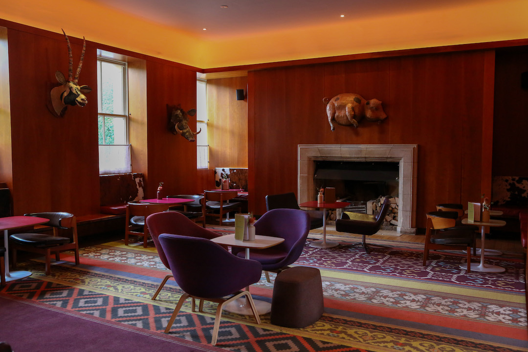 VENUE TRANSFORMATIONS An unbelievable transformation at <a href="/cowley_manor/">Cowley Manor Experimental, Cotswolds</a> into a glowing nightclub begging for you to dance the night away... 

📸 <a href="/mediatog/">Anna Lythgoe</a> 

#venuetransformation #anythingispossible #nightclub #partyplanner #thinkbig #themedevents #guestatyourownevent #OasisEvents