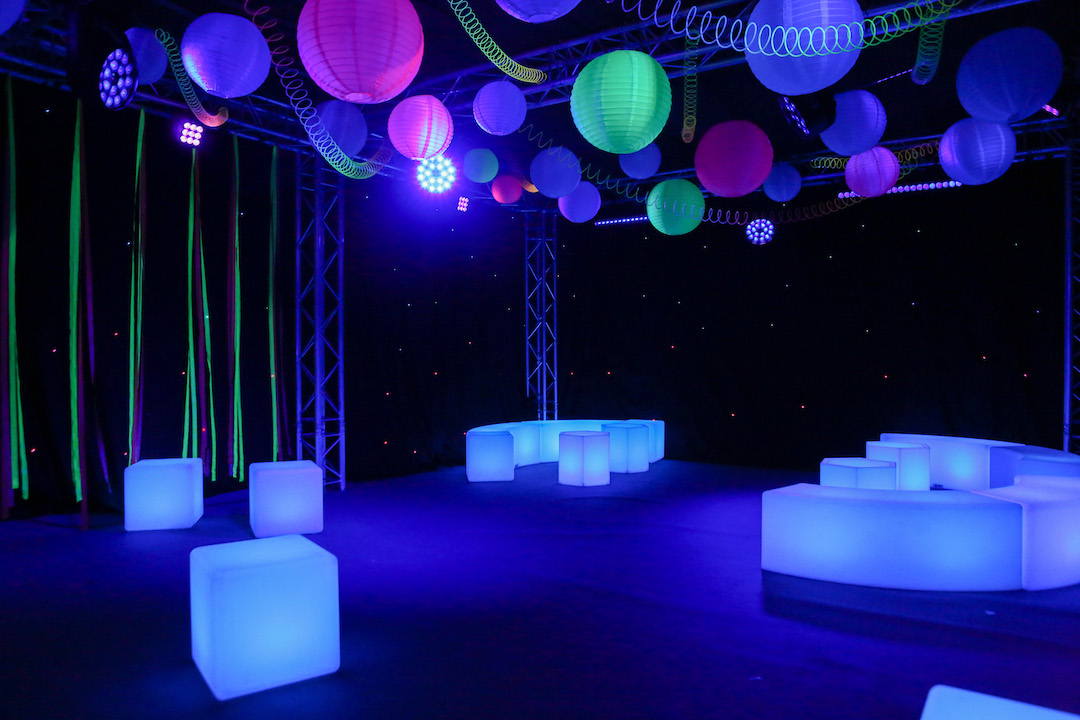 oasisevents's tweet photo. VENUE TRANSFORMATIONS An unbelievable transformation at @cowley_manor into a glowing nightclub begging for you to dance the night away...
📸 @mediatog
#venuetransformation #anythingispossible #nightclub #partyplanner #thinkbig #themedevents #guestatyourownevent #OasisEvents https://t.co/FrDhbLTw9y