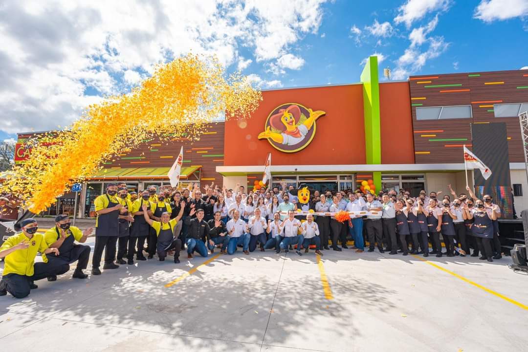 juanjose531958's tweet photo. La única ruta existente para el desarrollo solo se lograra con más inversión y generación de empleos formales y sanos. 
Ayer se abrieron 2 Pollo Campero generando más de 100 nuevos empleos. 
Uno en San Miguel Petapa @CamperoGT y el otro en Santa Ana @CamperoSV 
@CMICorporacion https://t.co/1s0g6YWSwD