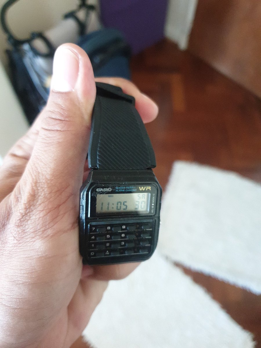 FavelaChic's tweet photo. @CasioTeam Battery last forever, but straps last bi-annualy... This master pierce is current with galaxy watch straps ...but a love it https://t.co/GxhR7mFAed