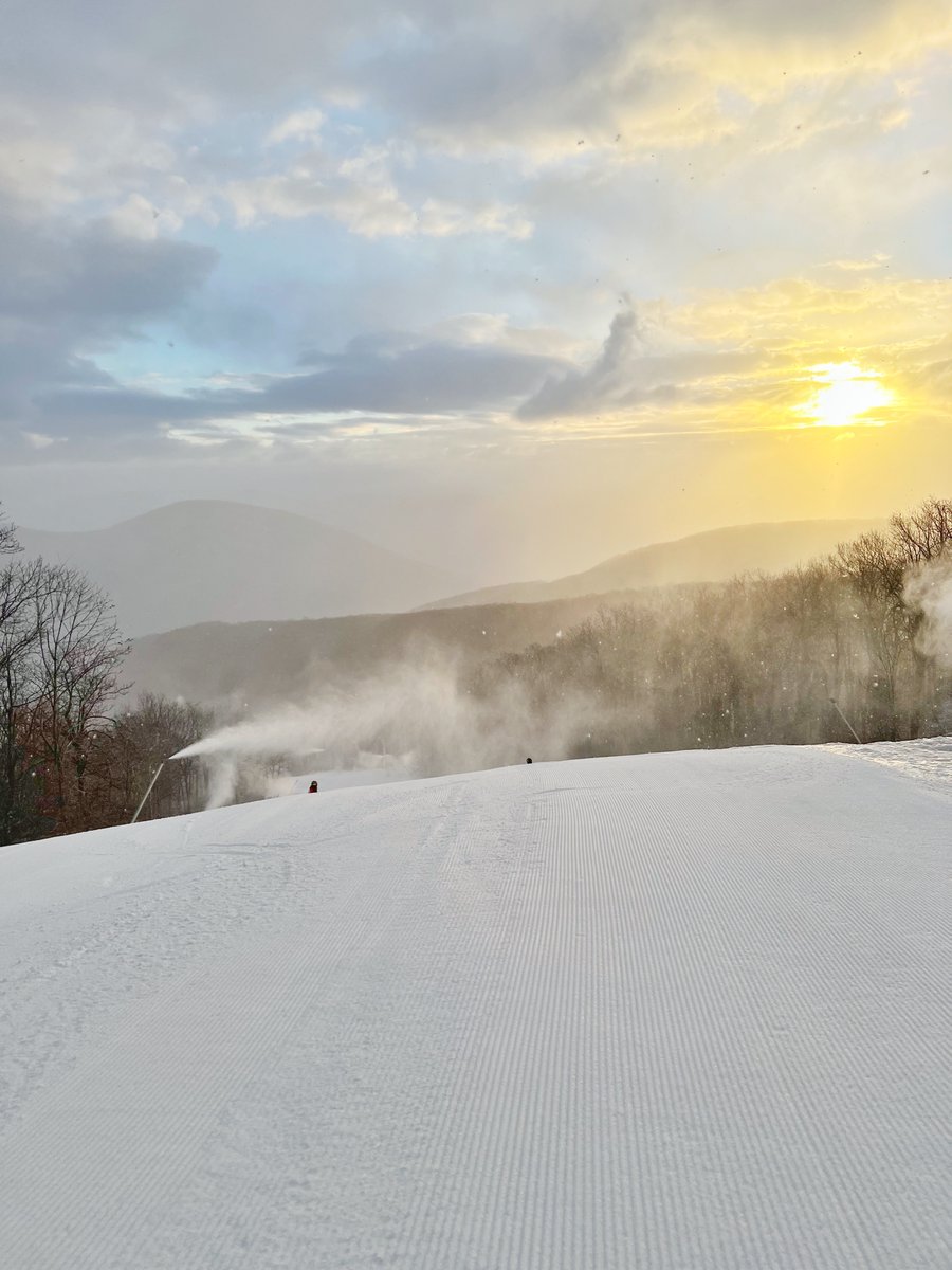 What a beautiful morning on the mountain and a great start to the holiday weekend! We are enjoying some natural snow this morning and looking forward to perfect temps and sunshine in the forecast. We were able to open Highlands for the first time this season this morning.