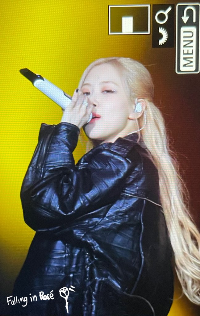 FALLING IN ROSÉ tweet media