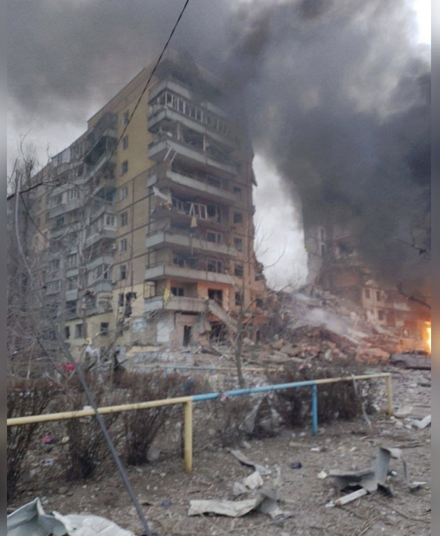 A house just destroyed in Dnipro😡😡😡 probably many victims. russian barbarism. Fucking russia burn in hell 🔥🔥🔥