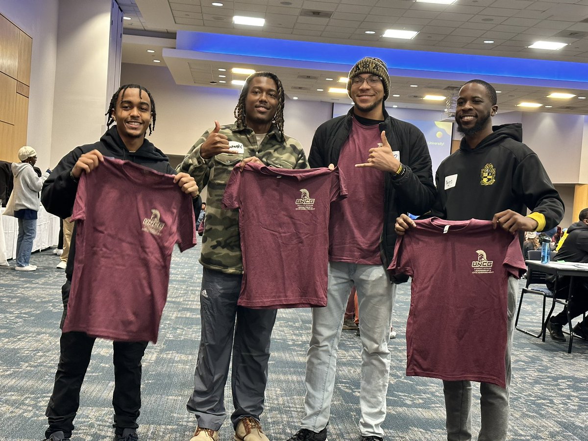UNCG's tweet photo. Spartans are ready to take on the cold and serve our community today. ❄️

Over 200 volunteers will travel to 11 local sites for our #MLKDayOfService. 💙💛

#UNCGWay #UNCGservice https://t.co/JVIdtw8gJ8