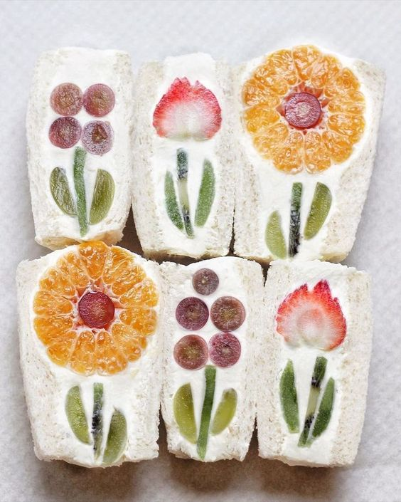 daily_dolce's tweet photo. Japanese fruit sandwiches https://t.co/uHdKmaOCOX