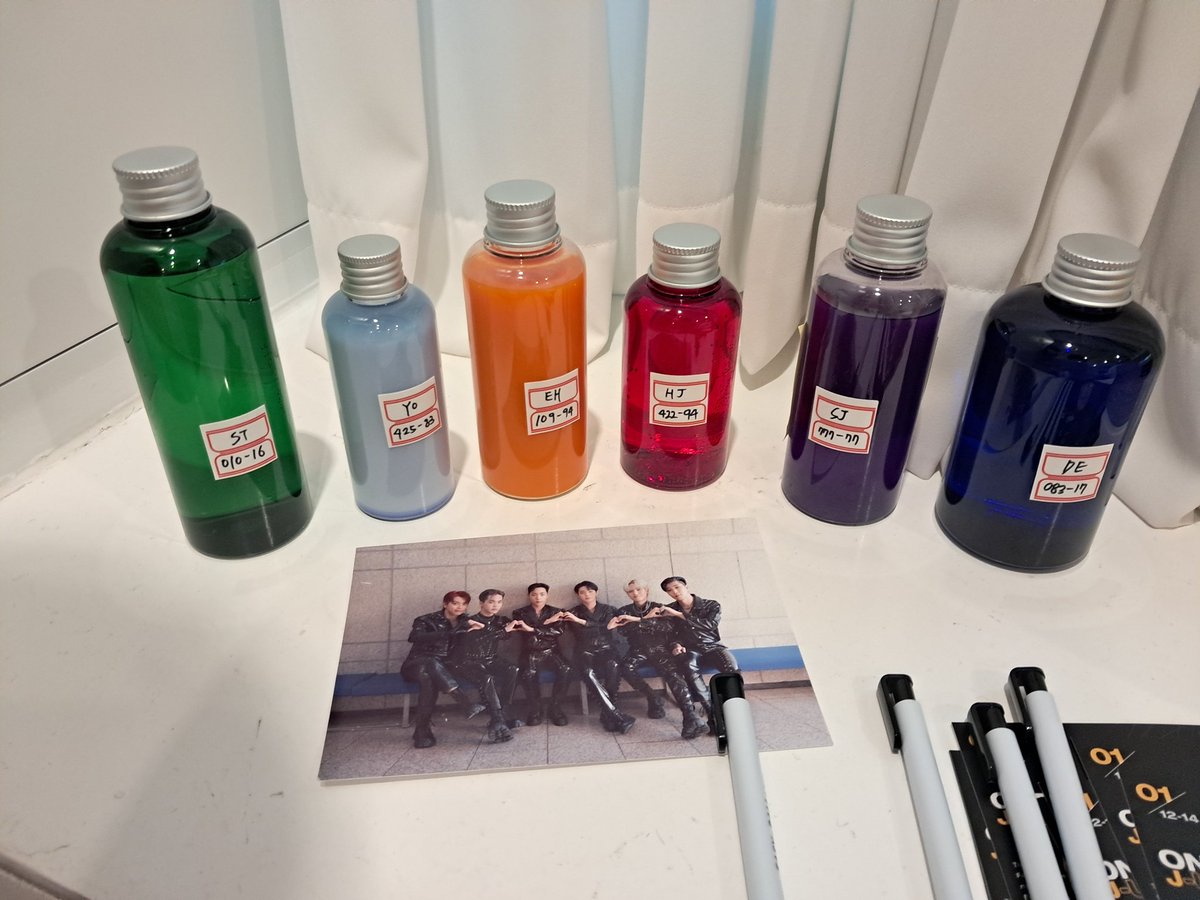 mogeul0000's tweet photo. 방탈출 쪼아걸의 취향을 저격한 곳...!!
거울에 있는 익숙한 기호들에 흥분을 감추지 못한점... 같이 간 동생에게 미안한 말을 보내며..
모스부호까지 신나게 맞추고 엽서도 득템~~ 애들이랑 똑닮은 병 실물 영접까지!!
짱 행복했어요 특전 쓰기 아까워..
#SPARK_LAB
#승준이와_나_사이_튀는_spark https://t.co/AnDEjK7xhD