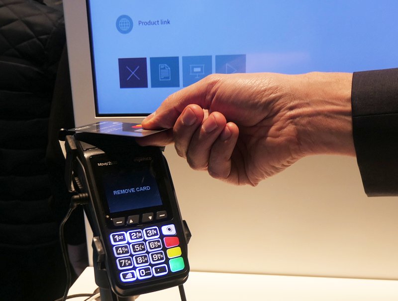 Bentyl50's tweet photo. Weekend special 🥳 with pictures in article from TRUSTECH 2022: 

"Infineon Offers 'SECORA Pay Bio' to Reduce Costs of Biometric Payment Cards"

(enabling biometrics to run on a single chip)
#biometrics #payments #cards #fingerprint ping @FingerprintCard

https://t.co/lXqjpJoXZ0 https://t.co/xIkkyzDhn5