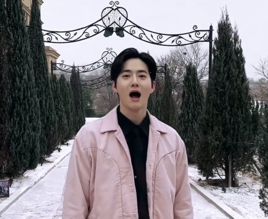 52242b's tweet photo. 넘 예쁘다.. 준면이 입김 부는거도 짱귀여움..😶‍🌫️ https://t.co/zy5QPjeXUa