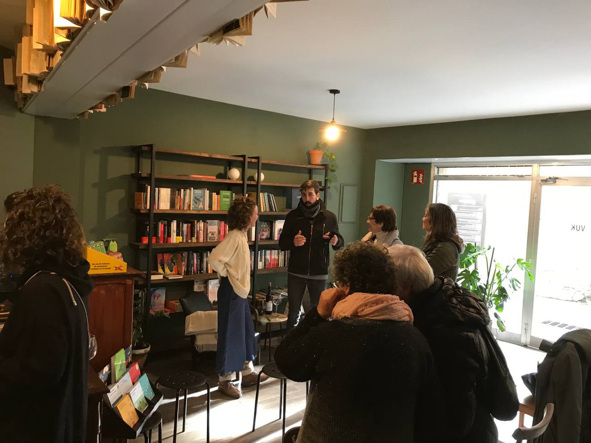 pol_lenedicions's tweet photo. Presentació 'Yo no te perdí' a #VukLlibres Torelló!! Amb @cabezadenido_ i una gran acollida de Meri, la llibretera! https://t.co/blhp23IJBN