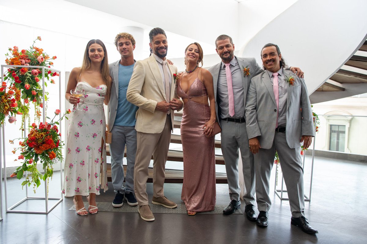 tvglobo's tweet photo. Preparados para se despedirem de #CaraECoragem? É hora de revermos o último capítulo 💙✨ https://t.co/hG2hsvXqqU
