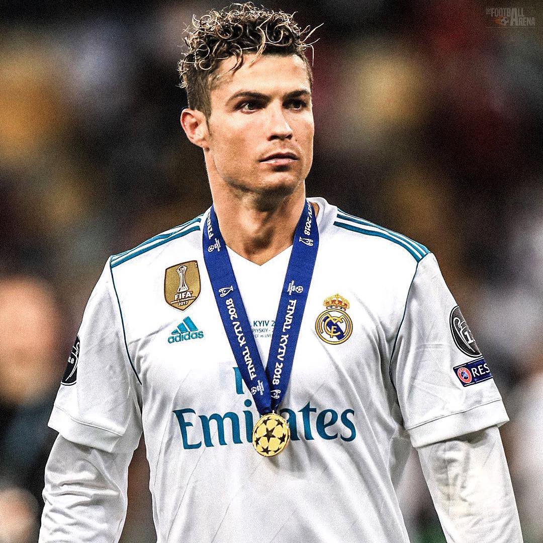 FrankKhalidUK's tweet photo. Only player to score 100 goals with his head, left foot, right foot Cristiano Ronaldo. https://t.co/HqMpREH8eE