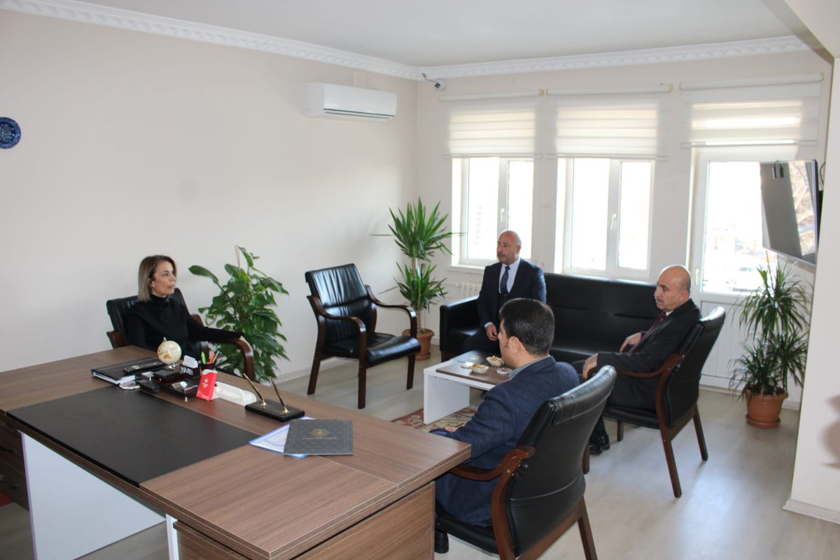nevsehirmem's tweet photo. 🔷 Valimiz Sayın İnci SEZER BECEL ve İl Milli Eğitim Müdürümüz Sayın Memet POLAT, Avanos İlçe Milli Eğitim Müdürlüğünü ziyaret ettiler.

🔹 Yapılan ziyarette Avanos İlçe Milli Eğitim Müdürü Salih YILDIZ'dan yürütülen çalışmalar hakkında bilgiler alındı.

@tcmeb @nevsehirvalilik https://t.co/9QTSjKomKV