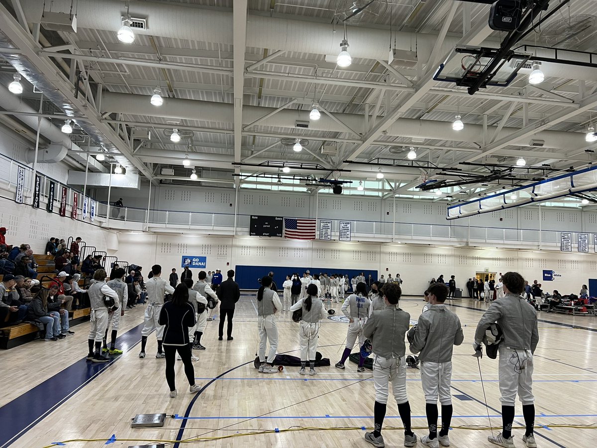 SJP_Fencing's tweet photo. SJP Eagles warming up for the first fencing meet if the 2022/2023 fencing season! https://t.co/6tUYVe0QY6
