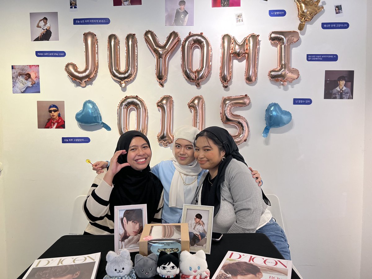 jjyuninis's tweet photo. Supporting my siti ceria with kak zah toye #cloubis #TheStarsInYou #1Plus1_Equals_Juyomi_Day https://t.co/dAX9nIOHmO