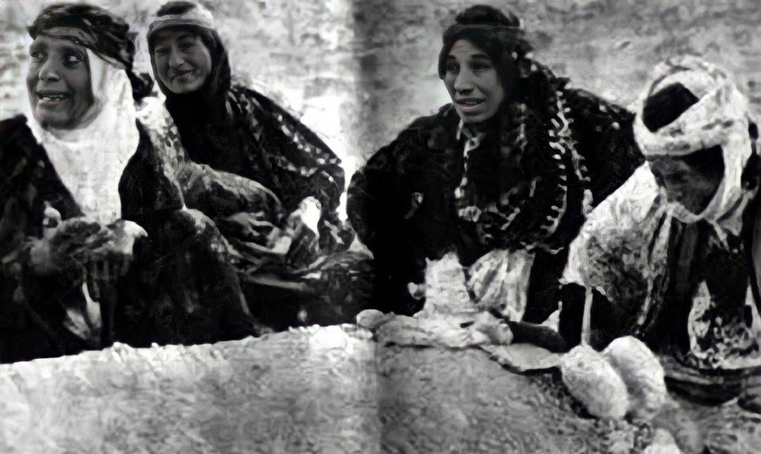 13 Kasım 1960 yılında Suriye rejimi tarafından, hayatında ilk defa sinemaya giden 500 Kürt çocuğu diri diri yakıldı.

100 kişilik Amûde Sineması’na 500 Kürt çocuğu ilk kez film izlemeye gitti. Cezayir bağımsızlık savaşını anlatan filmi izleyen çocuklar sinemadayken yangın çıktı.