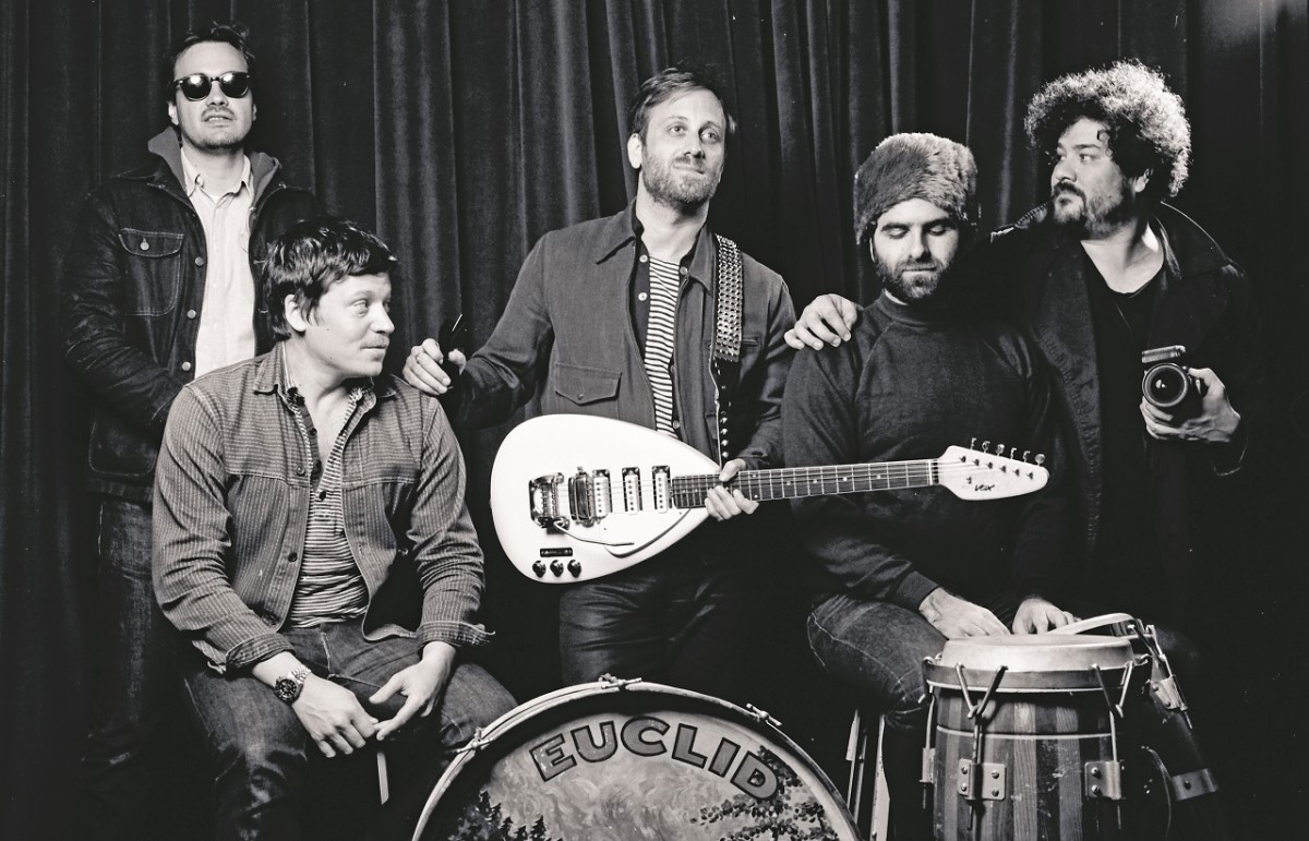 RollingStoneFra's tweet image. 🌞 SON DU JOUR : Découvrez "Sunshine", le dernier single en date de @thearcs : rollingstone.fr/the-arcs-cherc…

📀 Il sera dans la tracklist de Electrophonic Chronic, le prochain album du projet de Dan Auerbach (The Black Keys), qui sort le 27 janvier.

#TheArcs #sunshine #danauerbach