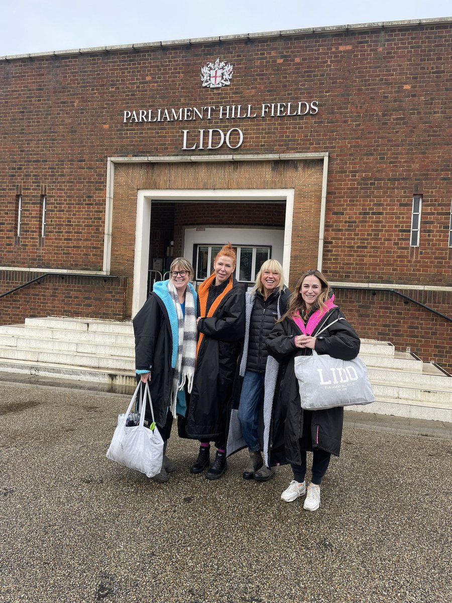 ffyonadawber's tweet photo. Swim all done!
Thanks to @CrisisPeople and @LidoPh for great organisation and to everyone who sponsored us x

https://t.co/t8qsVZVc6Y https://t.co/rlgdrQg0Ym