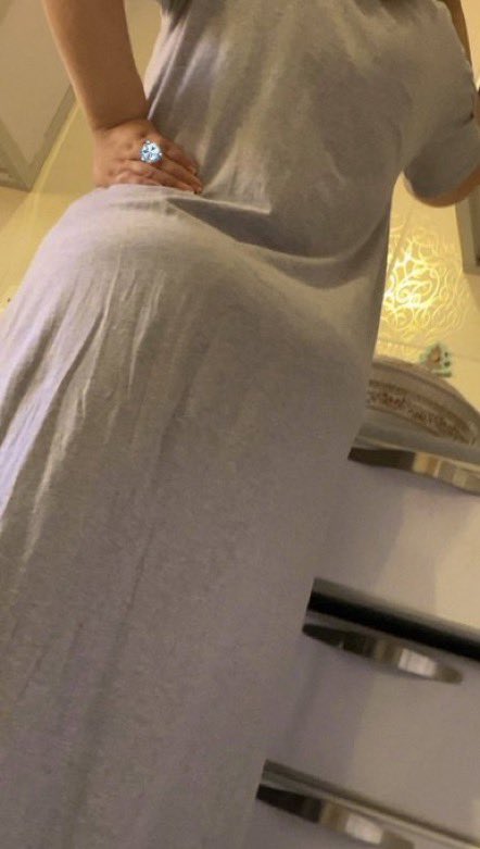 M24885376's tweet photo. لماتكون عايش وسط لحم محارمك المربربات وكل يوم تشوف هالمناظر ومكويهم المشحم تهز وتخض لما يمشو قدامك
وفوق كذا يسالونك وش مديثك #ديوث #محارم #ديوث_بدوي https://t.co/63OzM45tBq