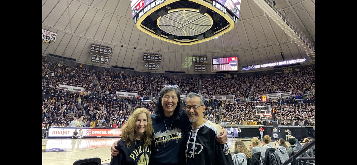 EdeyJulia's tweet image. Big Bro and sister-in-law in OUR HOUSE last night. 🇨🇦 💛🖤
(LOVED it, of course - Captain Obvious 🫡). #Mackeyfirsttimers #werenotinCanadaanymore #toofun