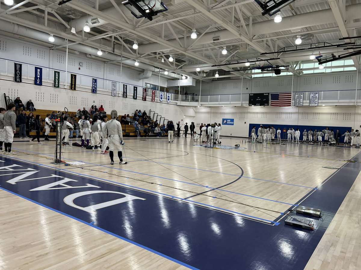 SJP_Fencing's tweet photo. SJP Eagles warming up for the first fencing meet if the 2022/2023 fencing season! https://t.co/6tUYVe0QY6