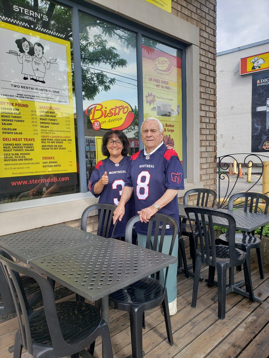 bistro_on's tweet photo. Hmmmm...where to go for an afternoon walk on a nice brisk sunny day..I know! Come get your wingsnthings and deli from @bistro_on and @DeliSterns !! If you prefer to stay home, there is always takeout and delivery #manychoices https://t.co/zWOs1HJpxA