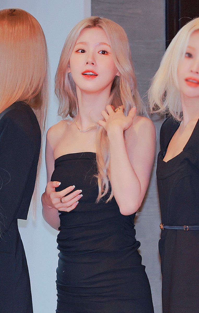 2yeon_storage's tweet photo. 230108 Visionary
🖤🖤 https://t.co/CTdE6G5mZB