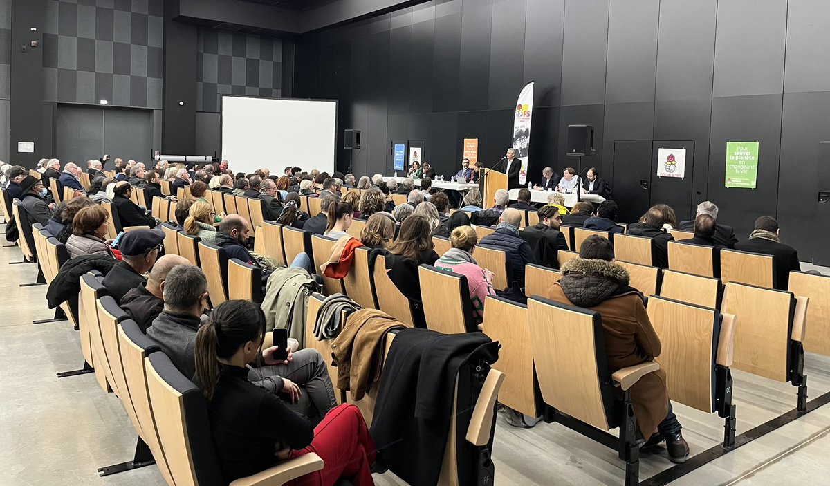 socialistes31's tweet photo. 🔴 Congrès fédéral du #PS31 à Muret, un moment important pour notre fédération avec notamment le vote des membres composants les instances locales et du bilan financier.
👉 Merci aux camarades du @PSMuret, @Fredozoizo et @AndreMandement pour leur accueil ! https://t.co/g14faEVkgf