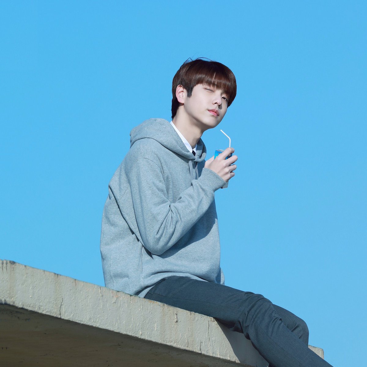 todaysoob's tweet photo. 190114🗓

'Introduction Film: What Do You Do?'-
SOOBIN rec. photos #1

©txt_bighit 인��타그램 https://t.co/KHkzaaSoKO