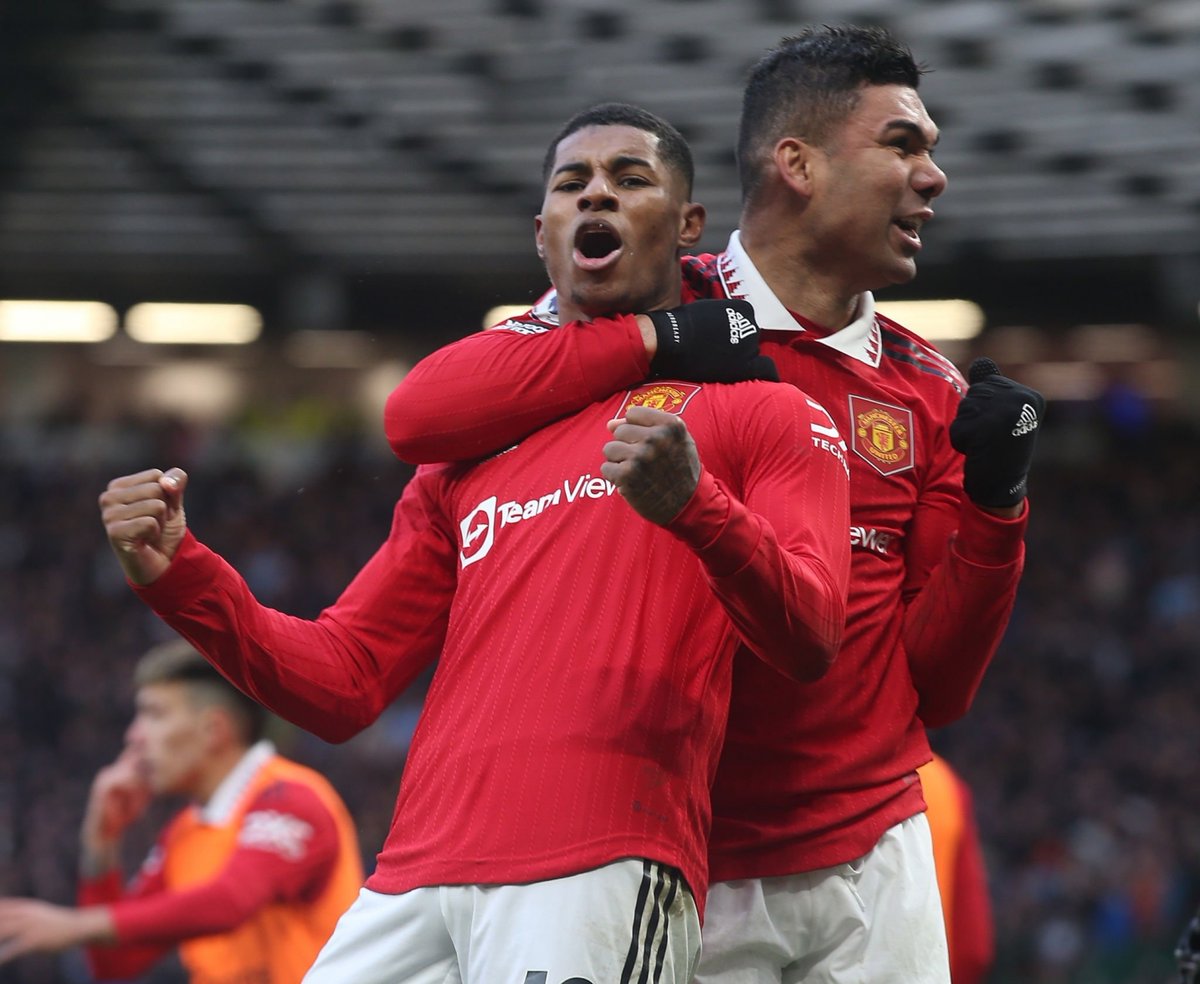 UtdDistrict's tweet photo. MANCHESTER IS 🔴 https://t.co/8fgB23FQvS