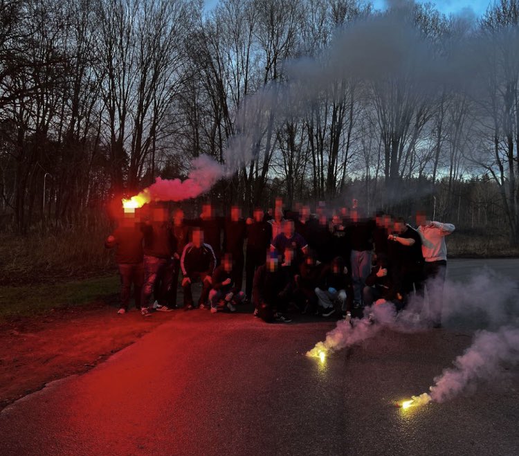 ForzaHv's tweet photo. 30 välklädda julgranar på resa. Det sker förändringar på HV läktaren &amp; det är underbart. 7 år senare edition.
Tackar ödmjukast för alla nya gratisföljare sista åren cluben &amp; Karlstad https://t.co/NEZOr5bPKw
