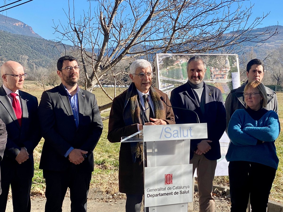 CBL2112's tweet photo. Ahir, visita a l'hospital de la Cerdanya i al de la Seu d'Urgell. El conseller #Balcells va plantejar propostes de millora pel territori optimitzant tots els recursos existents i també de futur. Sumar esforços i complicitats es l'eina de futur de tots els territoris.
#SalutCat https://t.co/ulqR3Ln19J