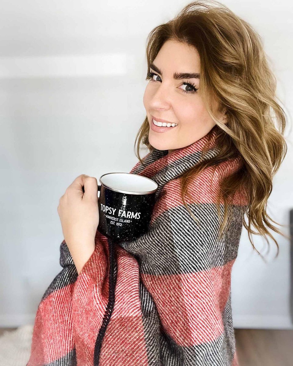 TopsyFarms's tweet photo. Did you know #wool helps regulate body temperature?🥶
#TopsyFarms, keeping the #ChronicallyCold cozy since ‘72 https://t.co/5AOtYZTjKB #WoolBlankets #CanadianMade #CanadianWool #ShopLocal #YGK https://t.co/ZALskYxMHY