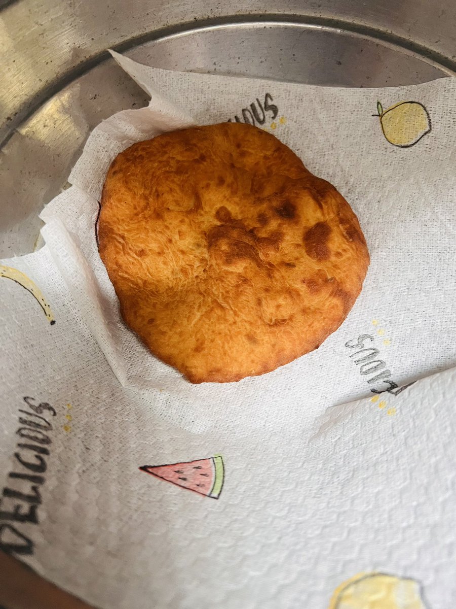 biocarpenter's tweet photo. @anilbhatortho Just like this!! #Mangalore #buns #kudla #snacks #hotnfresh #delicious https://t.co/uWNRlXLLLL