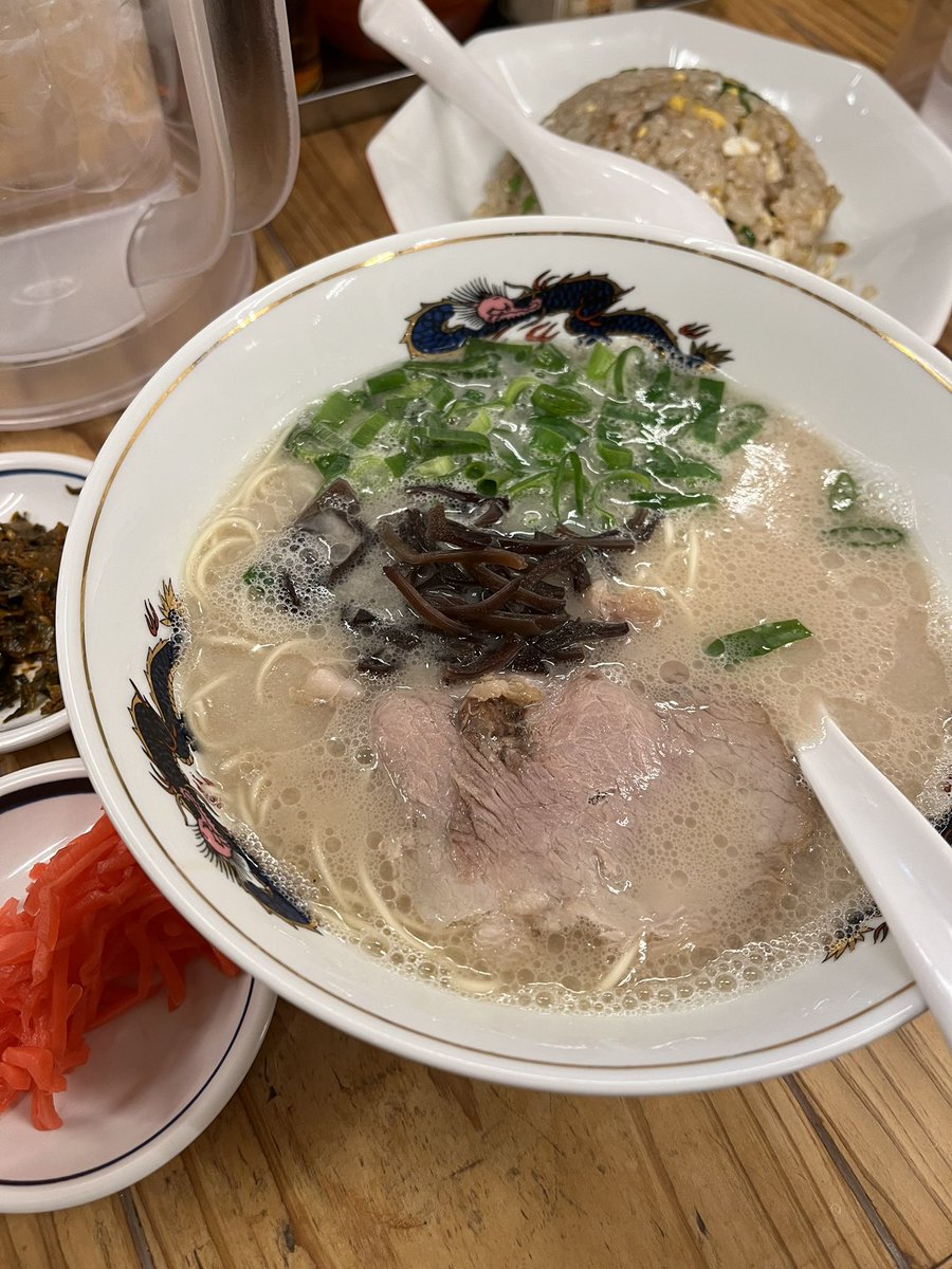 aotoraffic's tweet photo. 夜食🍜

水曜夜中から走りっぱなしのコンビニオニギリを摘む程度でやってきましたが…
ようやっと一息つけました😮‍💨

今年初の九州上陸も果たせましたので、
一月後半は案件抑えて家族時間多めのまったり流し目でいきたいと思います🚛

とにもかくにも、まずは快活できっちり八時間寝て疲れ取ります😪 https://t.co/qoBEvF8cxg