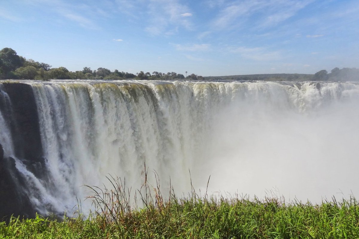 Vayenitravel's tweet photo. Your trip to Zimbabwe is not complete without visiting the #VictoriaFalls #smokethatthunders
#vayeni #vayenitravel #amazingafrica #sevennaturalwondersoftheworld #travelafrica #wanderlust #africanbeauty #discoverafrica #photography #visitafrica #zimbabwe #mosioatunya https://t.co/MH5QuxRZa2