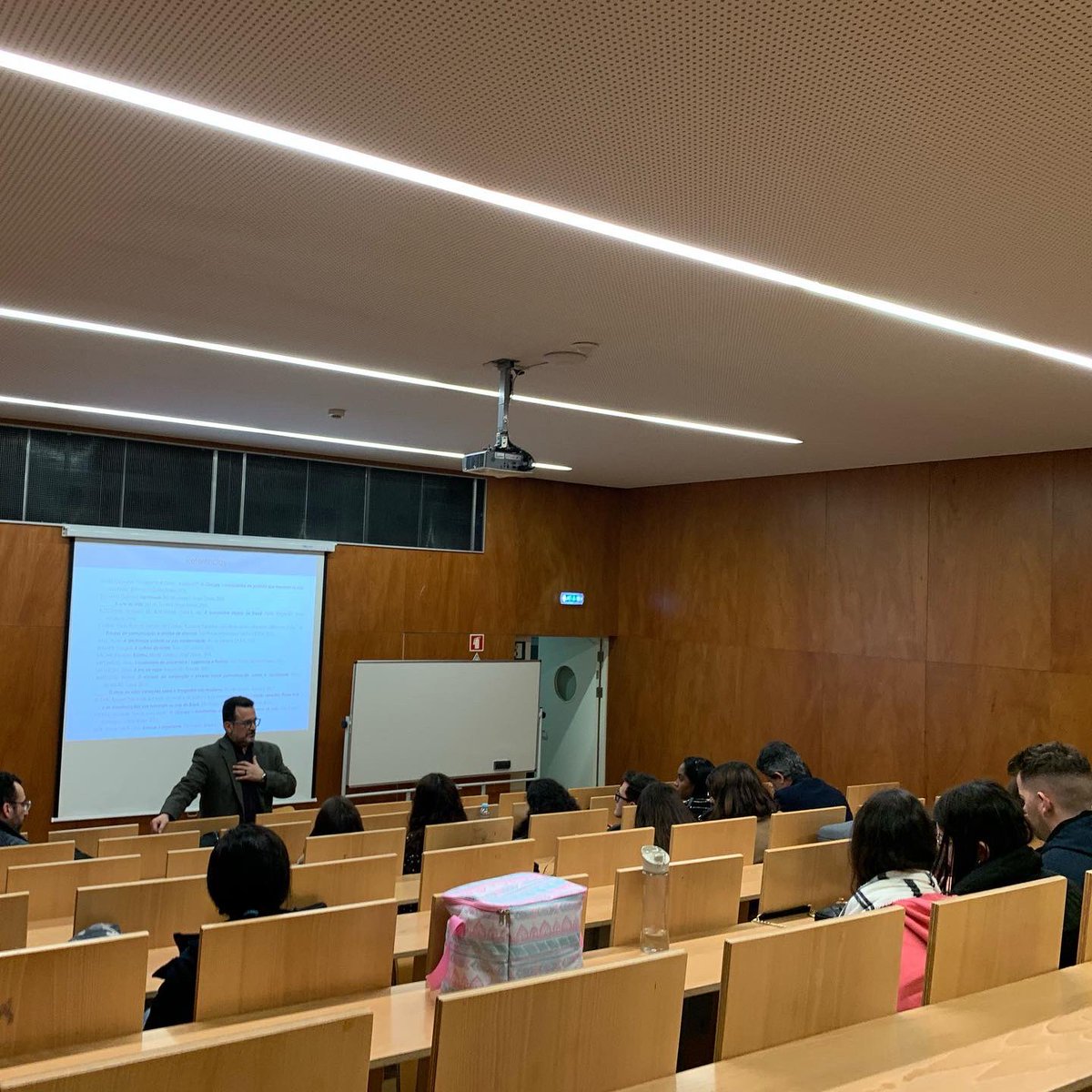 esceunipvc's tweet photo. ESCE Brand Stories com a presença do Prof. Paulo Cunha, coordenador do curso de Comunicação Social da @espm e a participação dos Profs. Daniel Ladeira, Jorge Esparteiro Garcia e Manuel Fonseca.
ESCE-IPVC o teu 🔴 de partida! https://t.co/dcdRW8hK0g