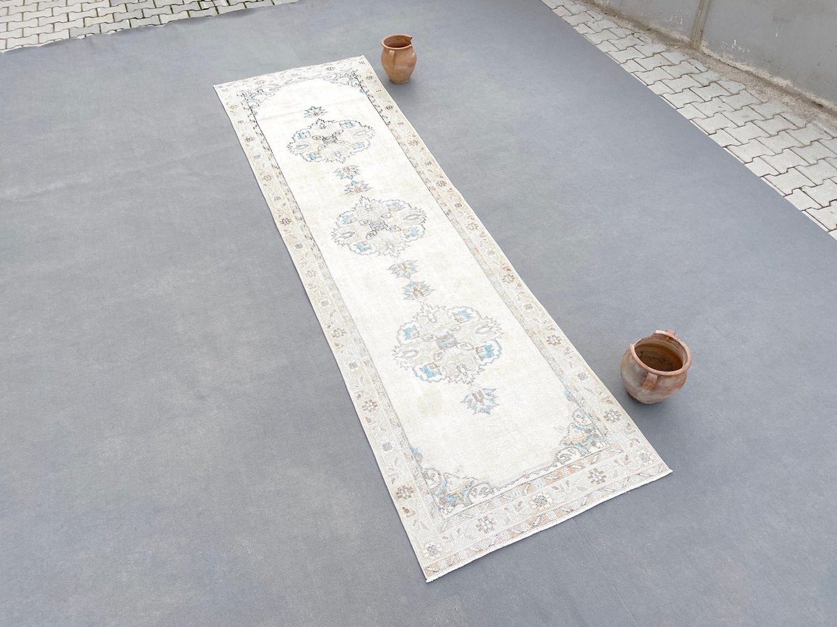 ate_atesoglu44's tweet photo. #etsy #beige #blue #oriental #bohemianeclectic #runner #3x10mutedrunner #wool #hallwayrunner #kitchenrunner https://t.co/H48Hy4Jw05 https://t.co/I6raLPLWUX
