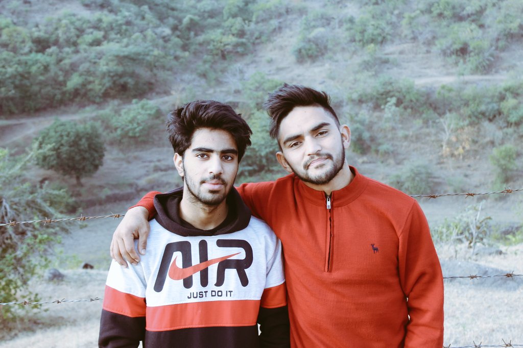 TouchZun's tweet photo. Brothers friendship
#friends #touchzun #bashirkhan #ikhlasmaqbool https://t.co/Dwh1JGltmG