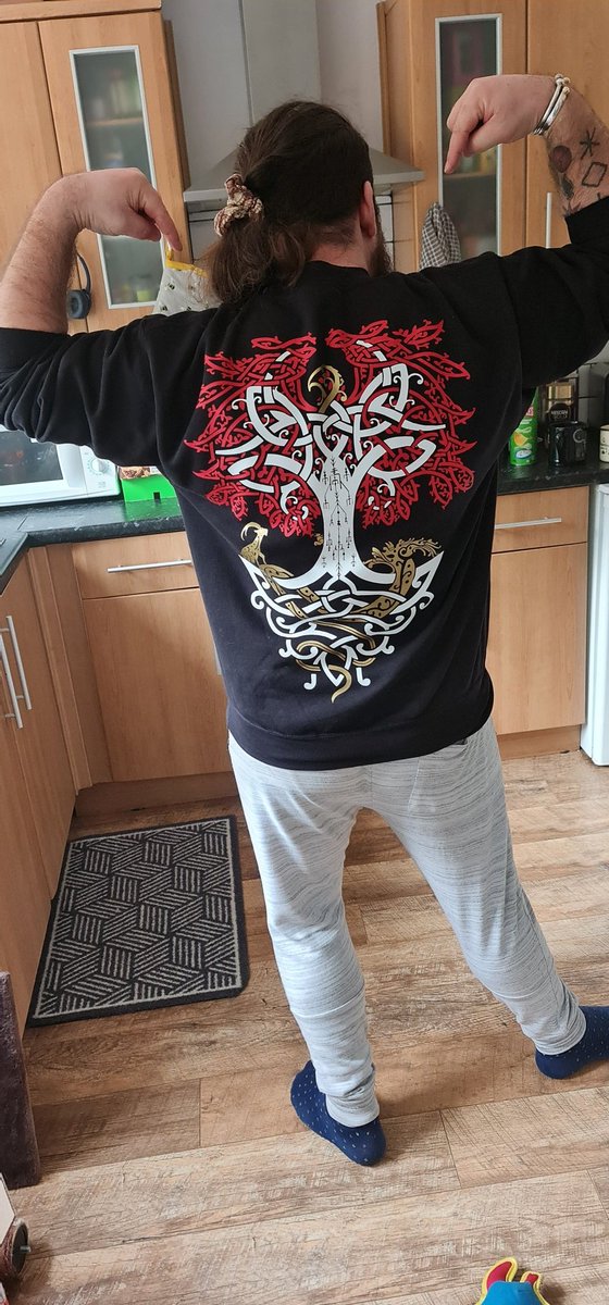 Alright! Super pleased with how this came out! What do you think? The design on the back was a bugger to line up but I think it looks ace!