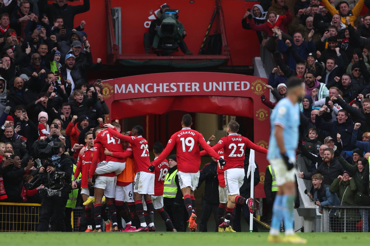 Manchester is red. 😎