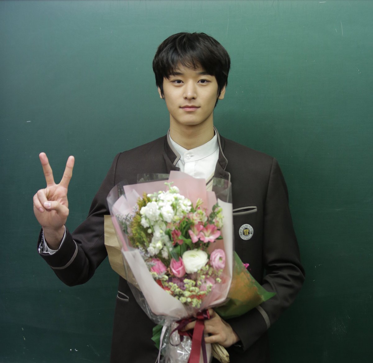 juuyeonS2ver's tweet photo. “Spring" the day I meet you
-저에게 봄이 오는 날은 여러분을 만날 날이에요.

겨울같던 시간들을 거쳐 더비들을 만나 봄을 맞은 주연이를 과거의 주연이들이 지켜보는 모습이에요🥹 https://t.co/TpbQSt2Upg