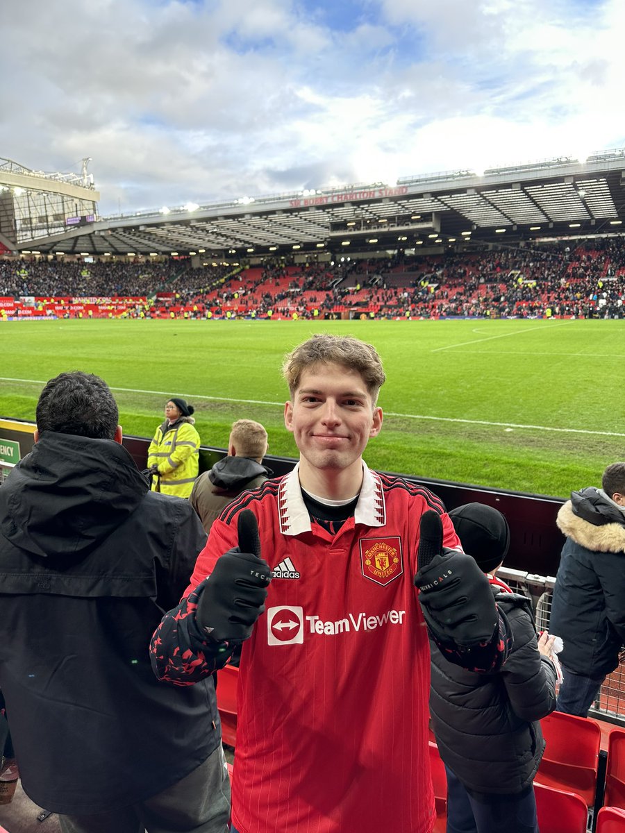 DavooXeneizeJRR's tweet image. Una vida de grandeza
Otra de mediocridad.

Manchester está feliz.