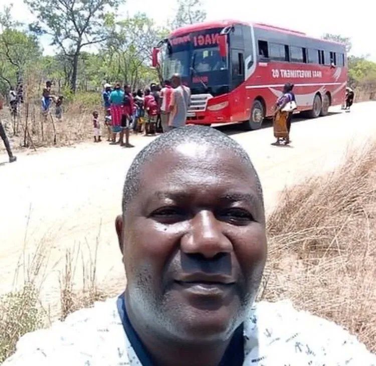 TheePriest's tweet image. Man City arriving at Old Trafford Vs             Man City leaving Old Trafford