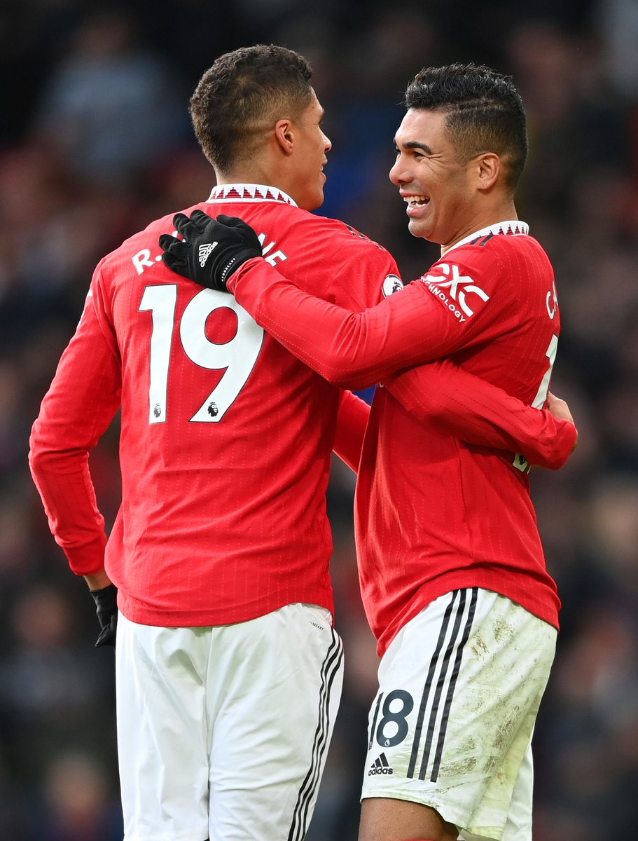 MUFCScoop's tweet photo. Raphael Varane x Casemiro 💪🔴 #MUFC https://t.co/LAjDpLF1QS