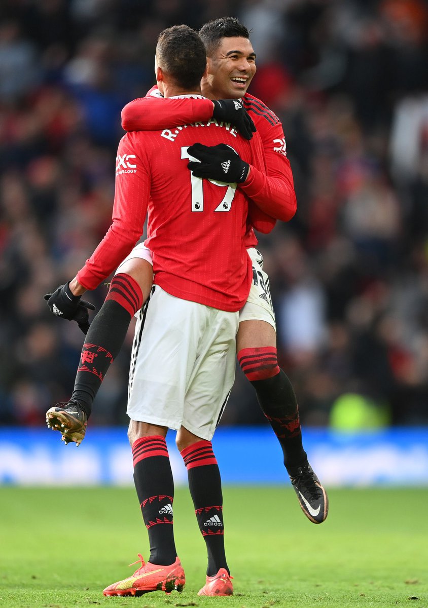 MUFCScoop's tweet photo. Raphael Varane x Casemiro 💪🔴 #MUFC https://t.co/LAjDpLF1QS